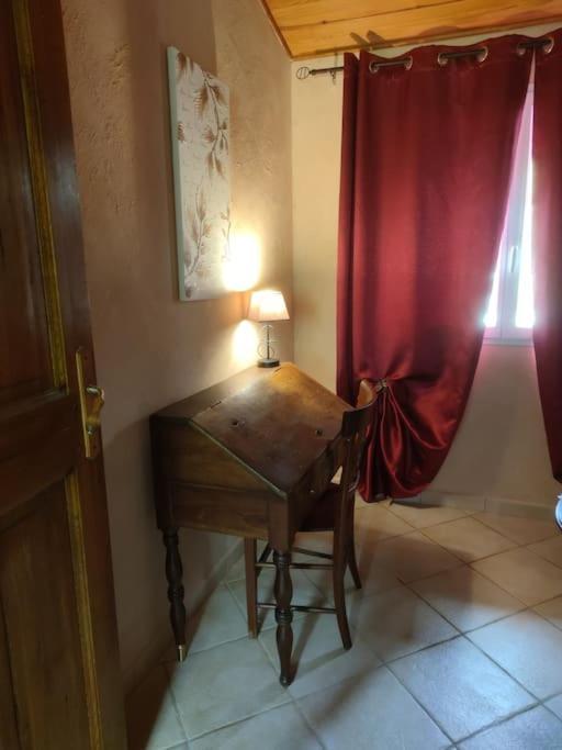 Sous Le Chateau Montaut  Bagian luar foto
